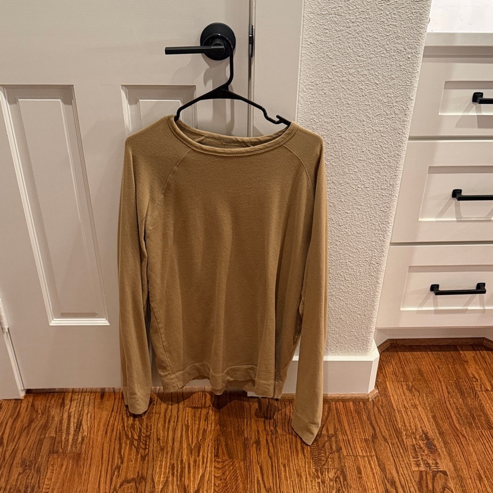 Vuori Men's Tan Crewneck Sweater